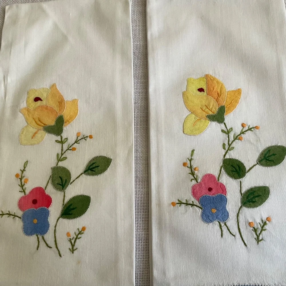 Hand Towels Lot 4 Hand Embroidered Floral Applique 22”x13” Vintage NEW
